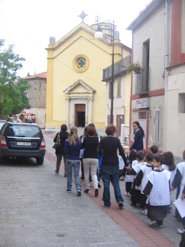 l'arrivo alla chiesa del Carmine