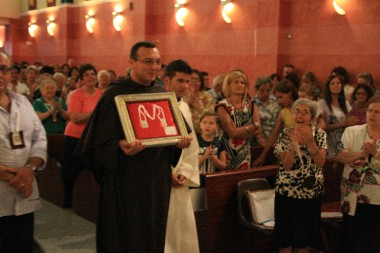 l'ingresso della reliquia in chiesa